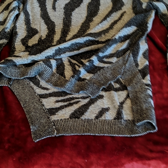 Zebra sweater - Picture 2 of 3